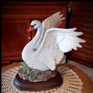 👉*VINTAGE* HOMCO WINGED SWAN MASTERPIECE FIGURINE with 👉ORIGINAL BASE & BOX